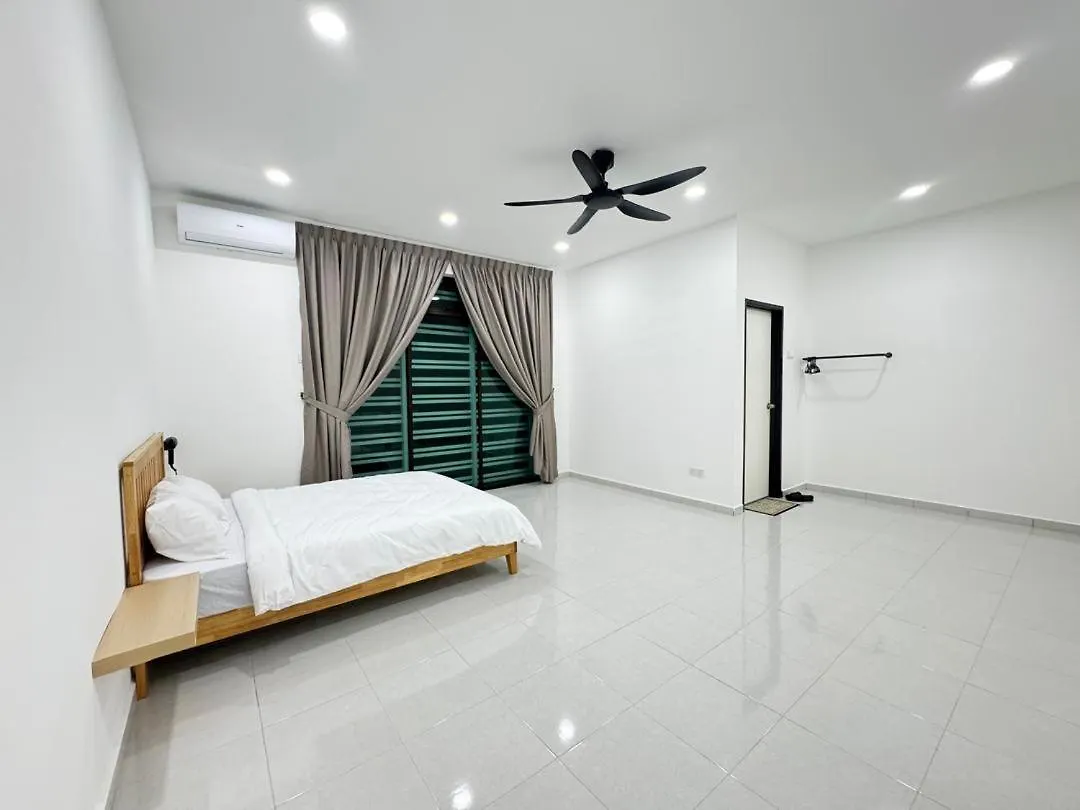 Melaco-Living Malacca 0*,